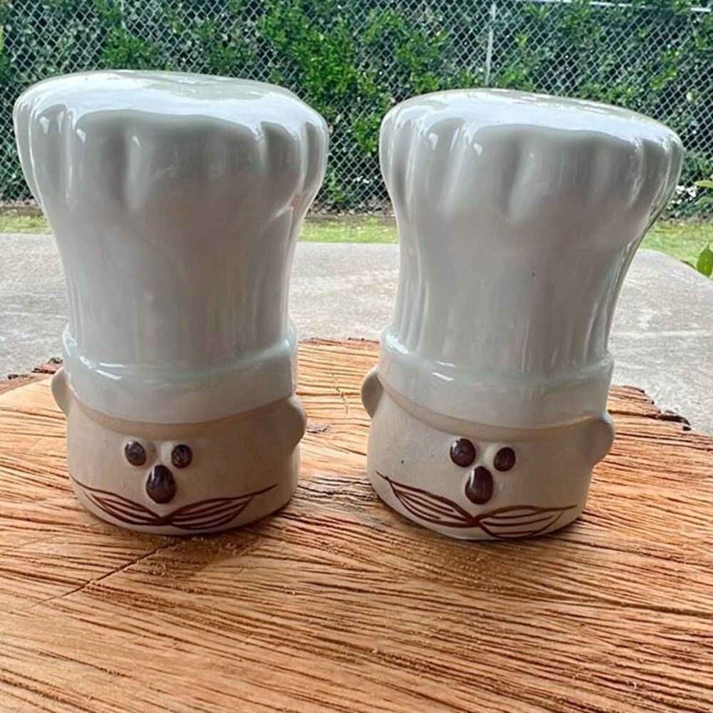 Takahashi Le Chef Unmarked Stoneware Hand Painted Pottery Salt & Pepper Shakers